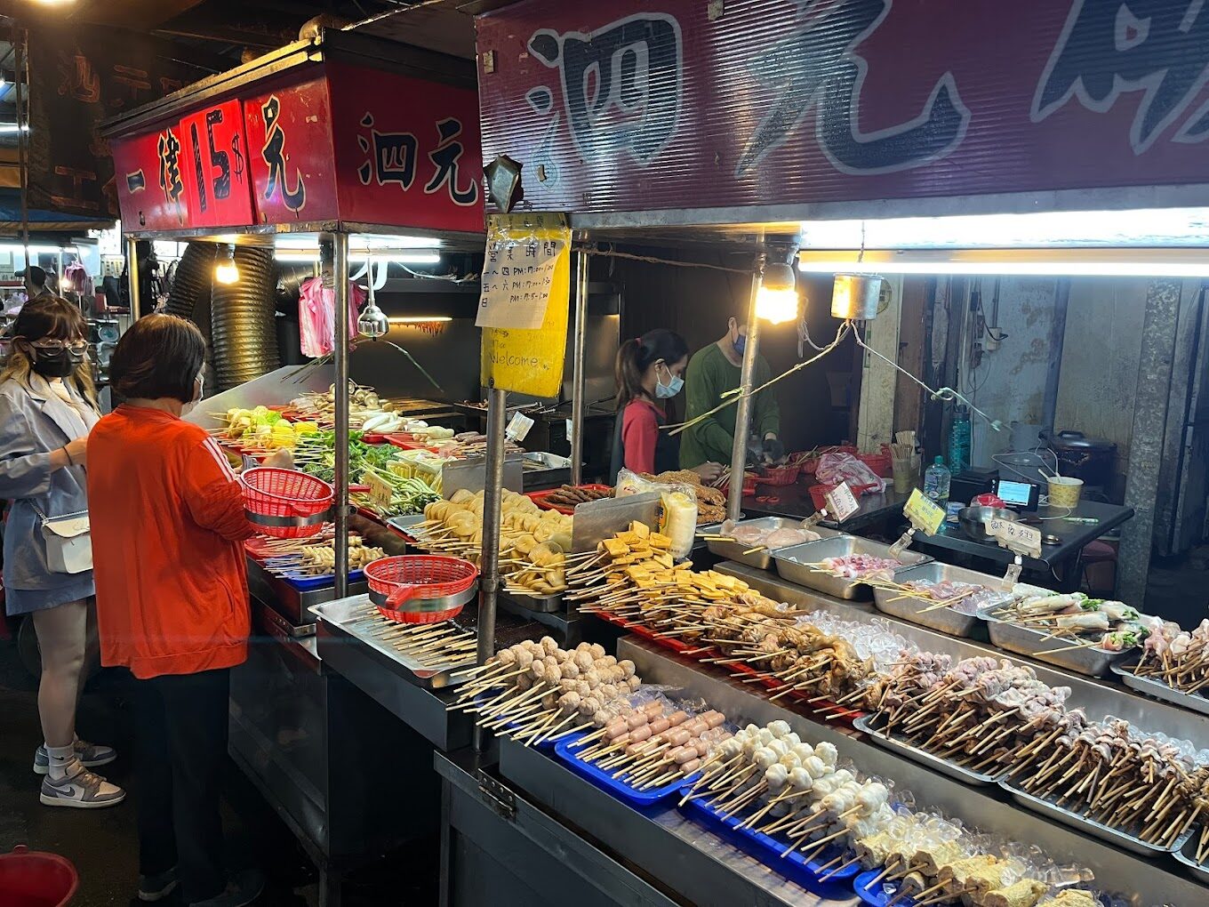 南機場夜市必吃小吃大全:從蚵仔煎到臭豆腐的美味探索