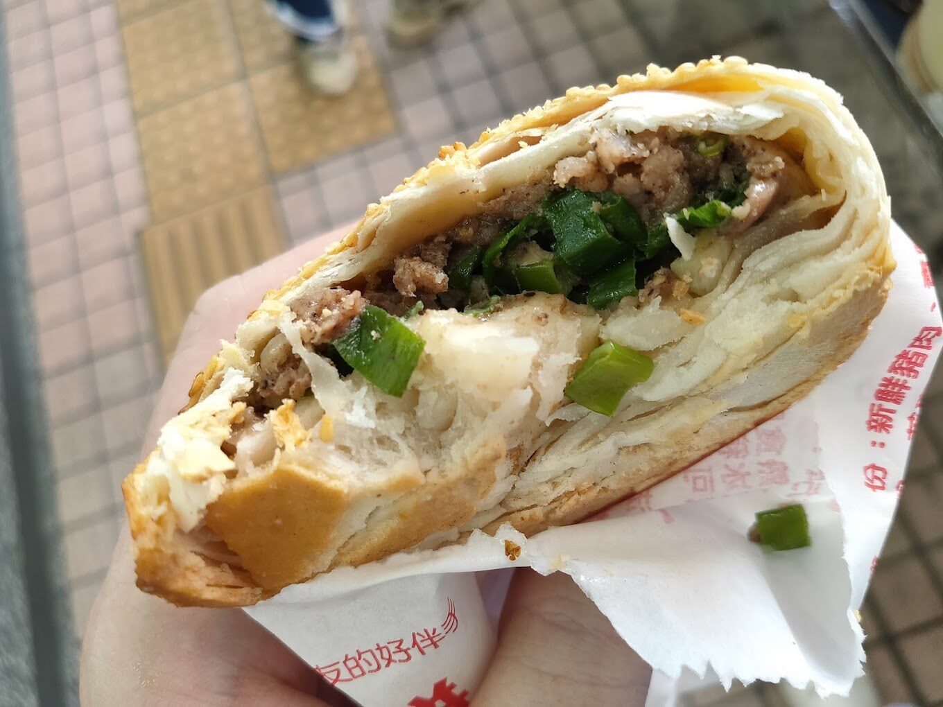 饒河夜市必嘗美食：胡椒餅與更多美食背後的故事