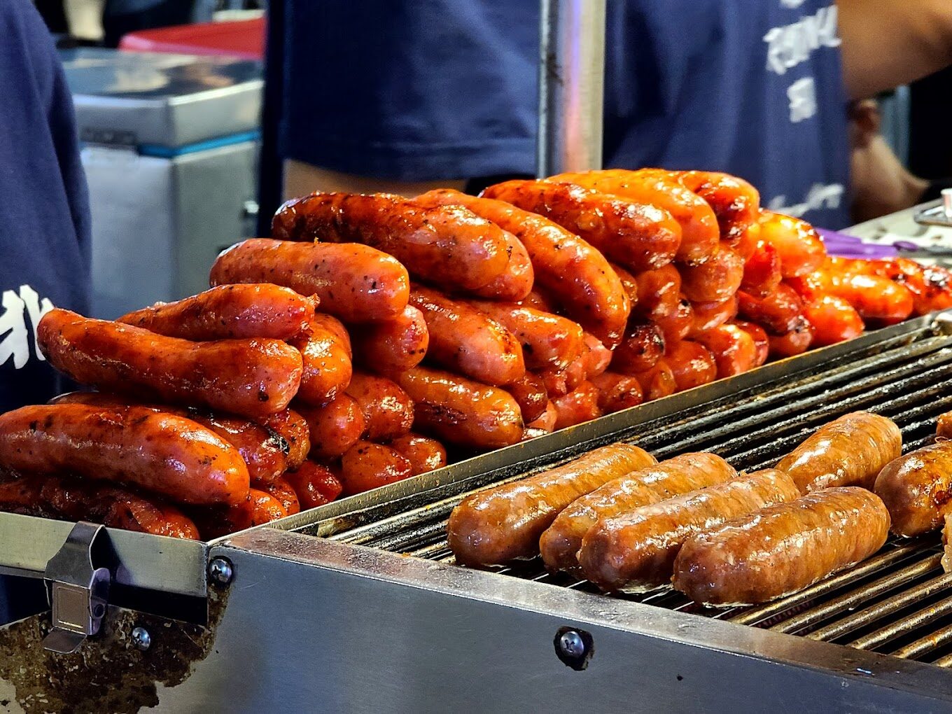 饒河夜市必嘗美食：胡椒餅與更多美食背後的故事