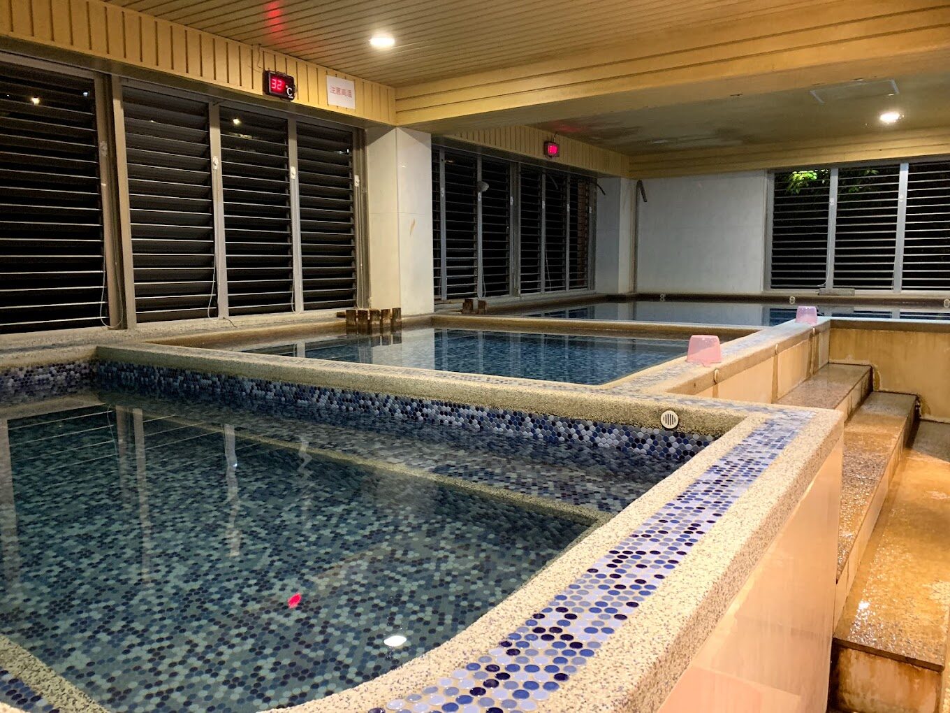 2025年烏來溫泉湯屋推薦｜前三大必訪景點與訂房秘訣