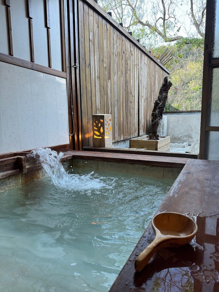 六龜溫泉歷史揭秘：從起源到今日的演變