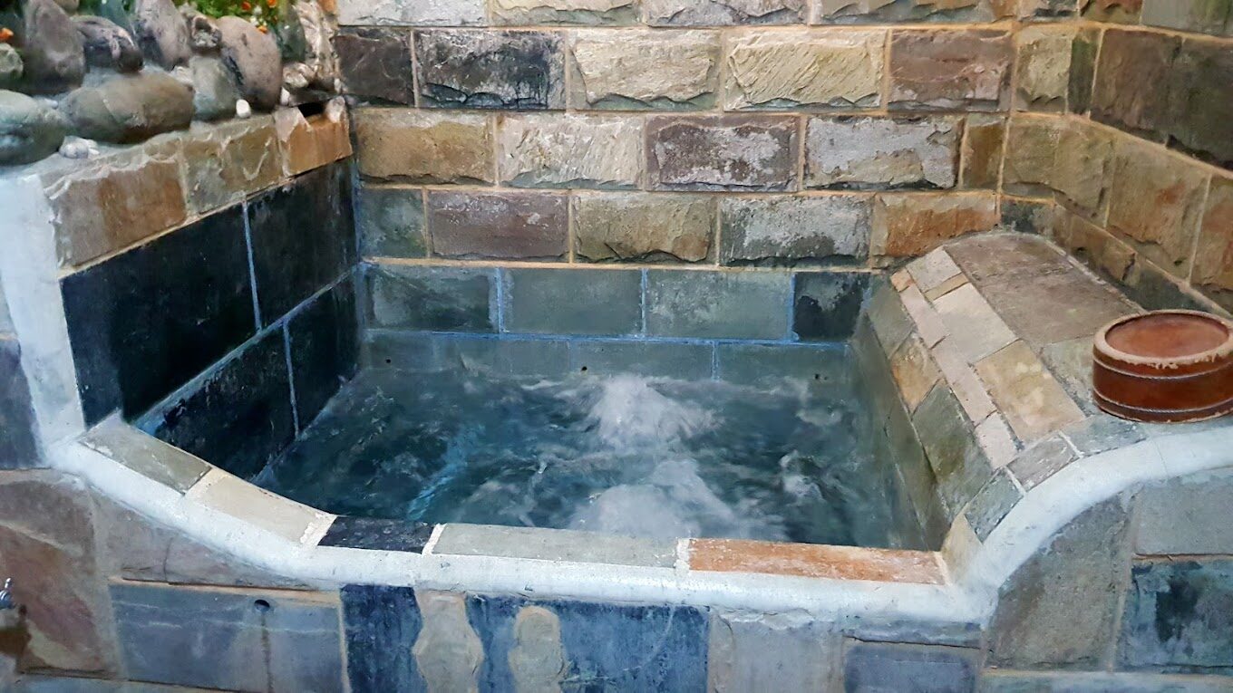 六龜溫泉歷史揭秘：從起源到今日的演變