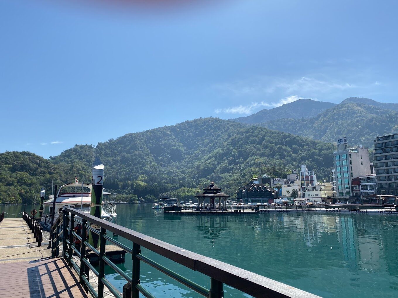 南投景點排行：日月潭旅遊指南 - 最佳季節活動與住宿推薦