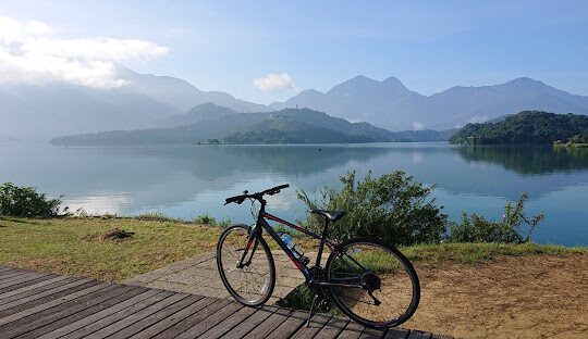 南投景點排行：日月潭旅遊指南 - 最佳季節活動與住宿推薦