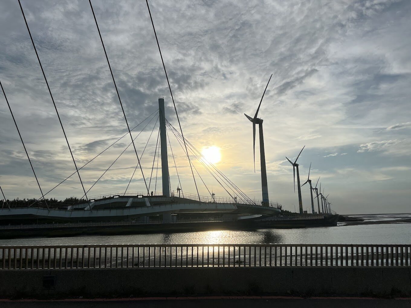 台中旅遊不能錯過的熱門景點推薦:絕美高美濕地、宮原眼科、彩虹眷村