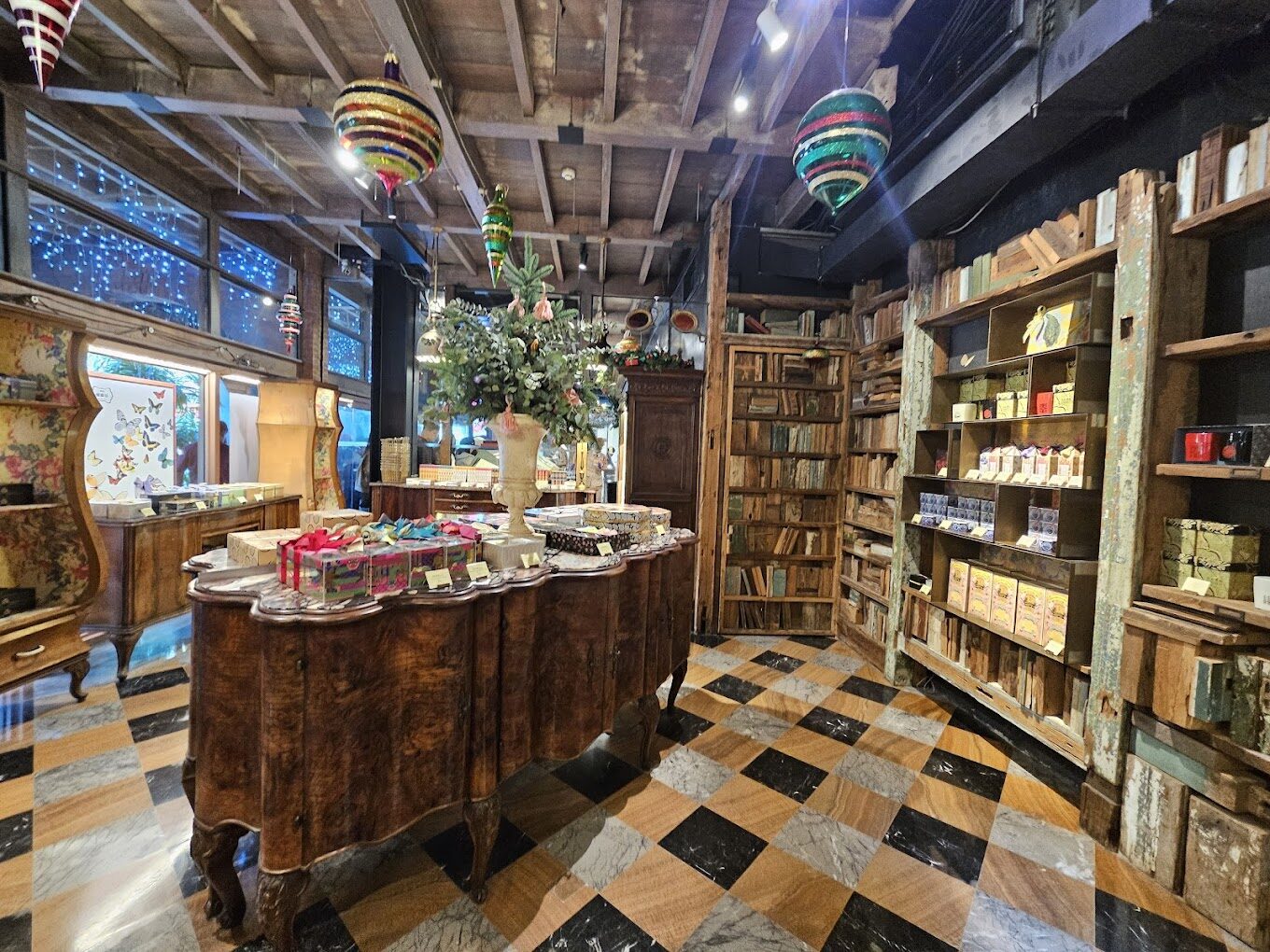 台中旅遊不能錯過的熱門景點推薦:絕美高美濕地、宮原眼科、彩虹眷村