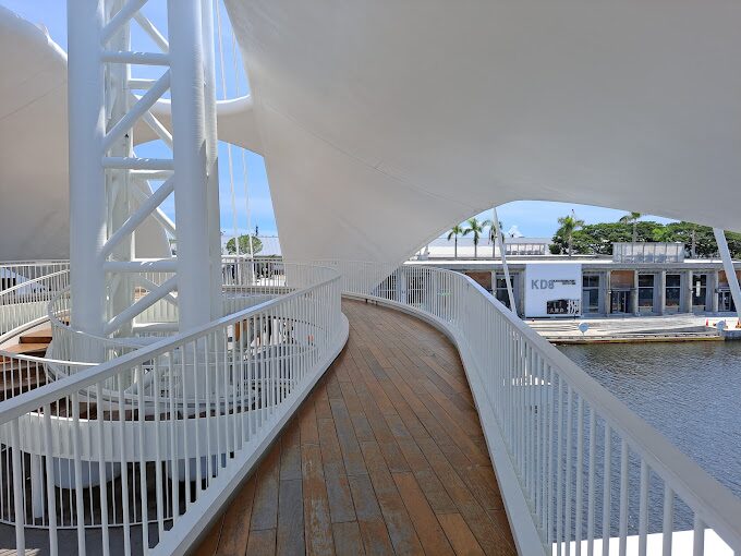 高雄大港橋介紹：全新地標與旋轉魅力