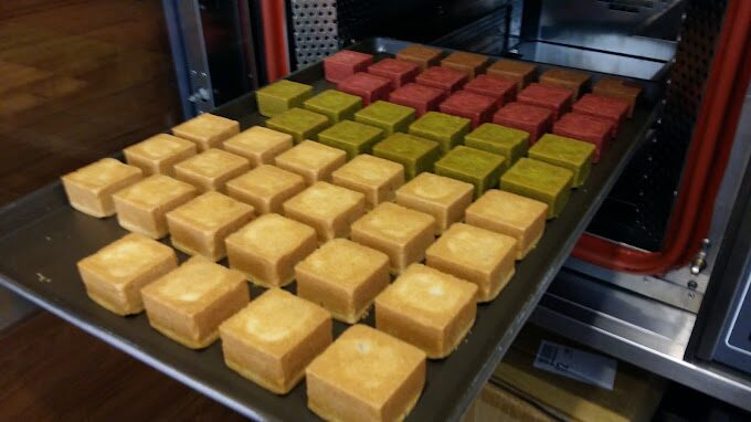 台灣經典伴手禮鳳梨酥，外皮酥脆內餡飽滿