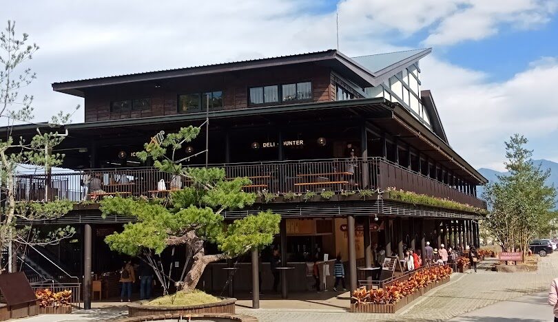 探索日月潭南投美食必嘗小吃:紅茶冰淇淋與脆腸的完美結合