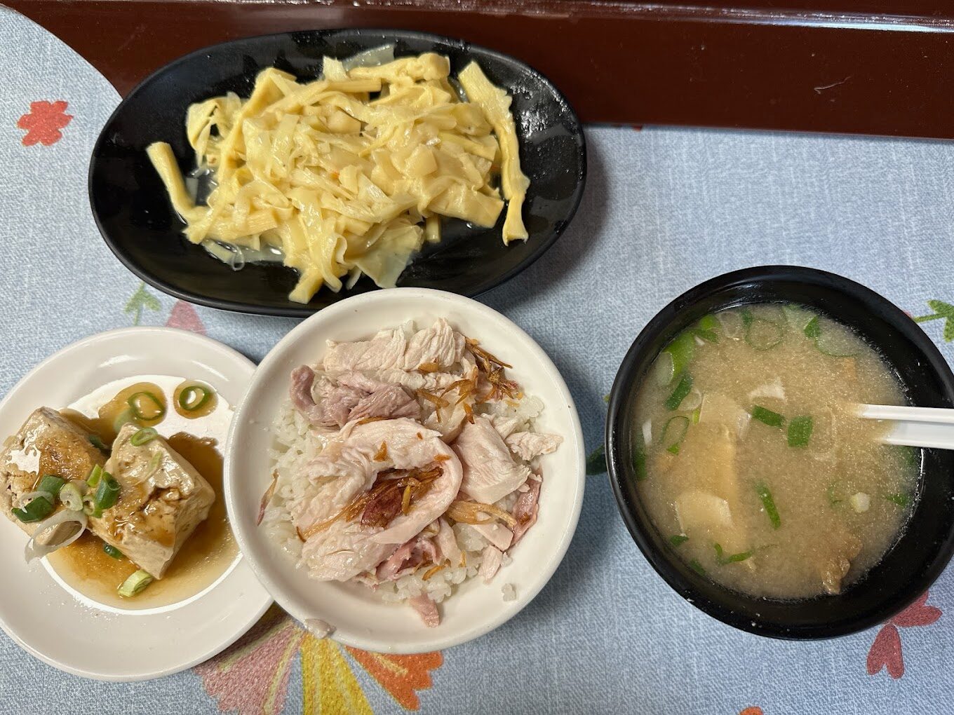 民主火雞肉飯的歷史與由來：一碗飯中的文化故事