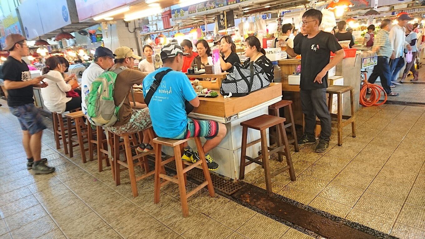 屏東美食探索:必吃海鮮料理,現撈生魚片與人氣熱炒店推薦