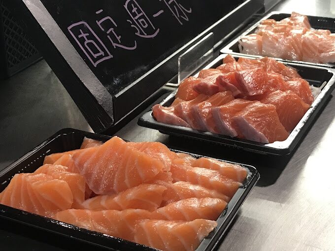 屏東美食探索:必吃海鮮料理,現撈生魚片與人氣熱炒店推薦