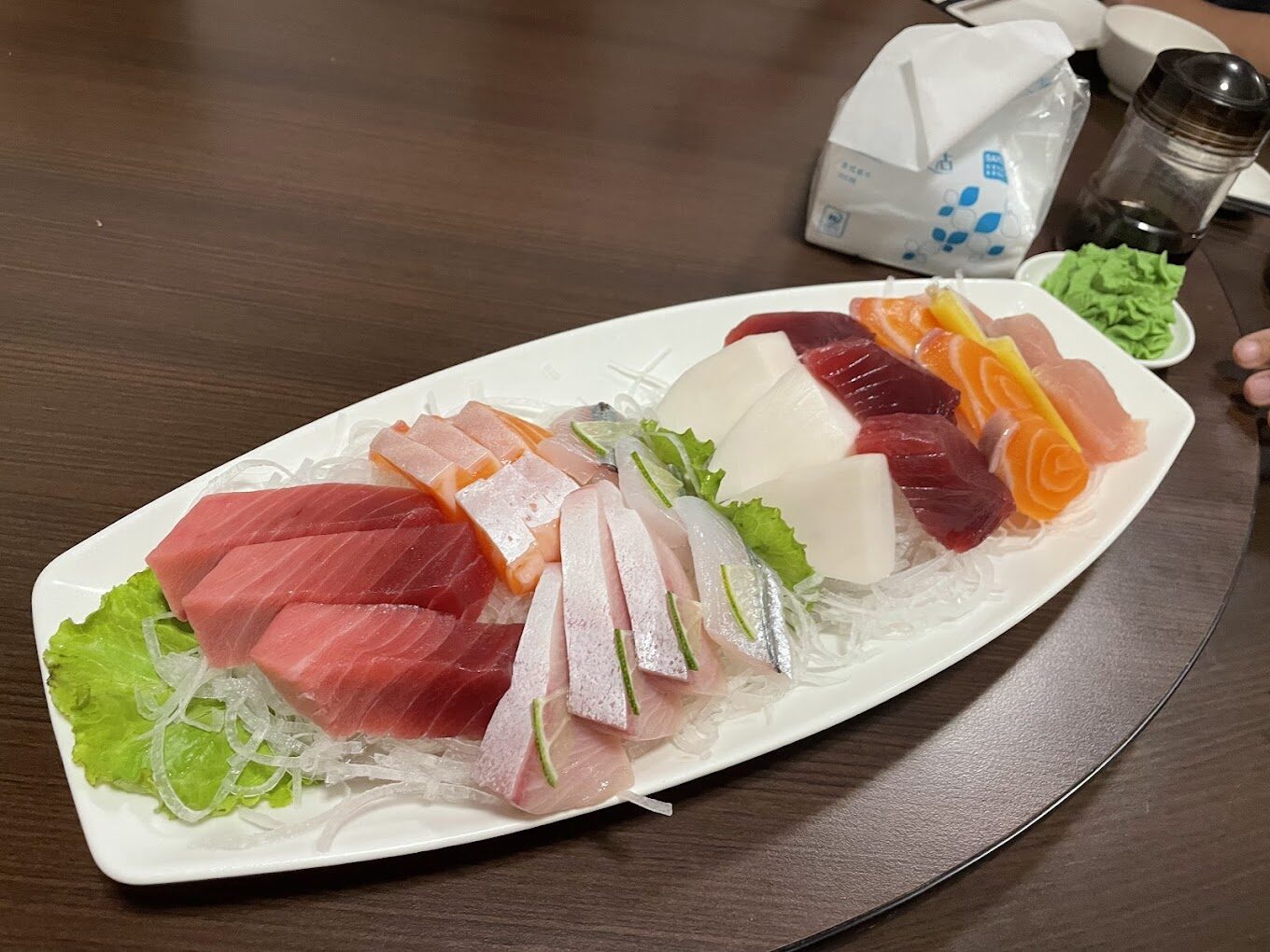 屏東美食探索:必吃海鮮料理,現撈生魚片與人氣熱炒店推薦