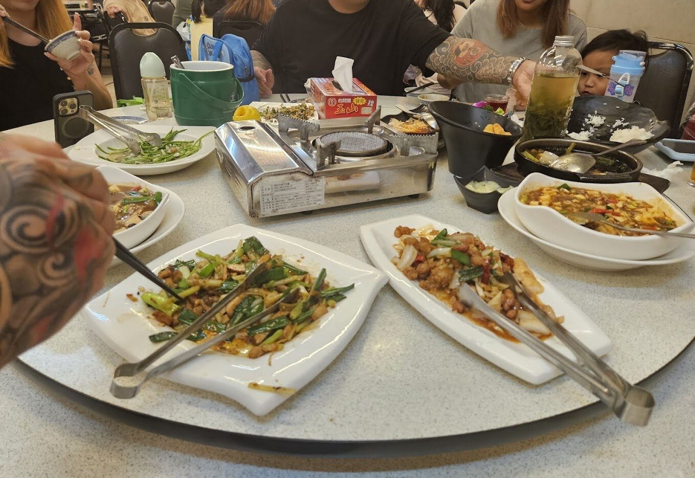 屏東美食探索:必吃海鮮料理,現撈生魚片與人氣熱炒店推薦