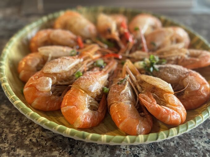 屏東美食探索:必吃海鮮料理,現撈生魚片與人氣熱炒店推薦
