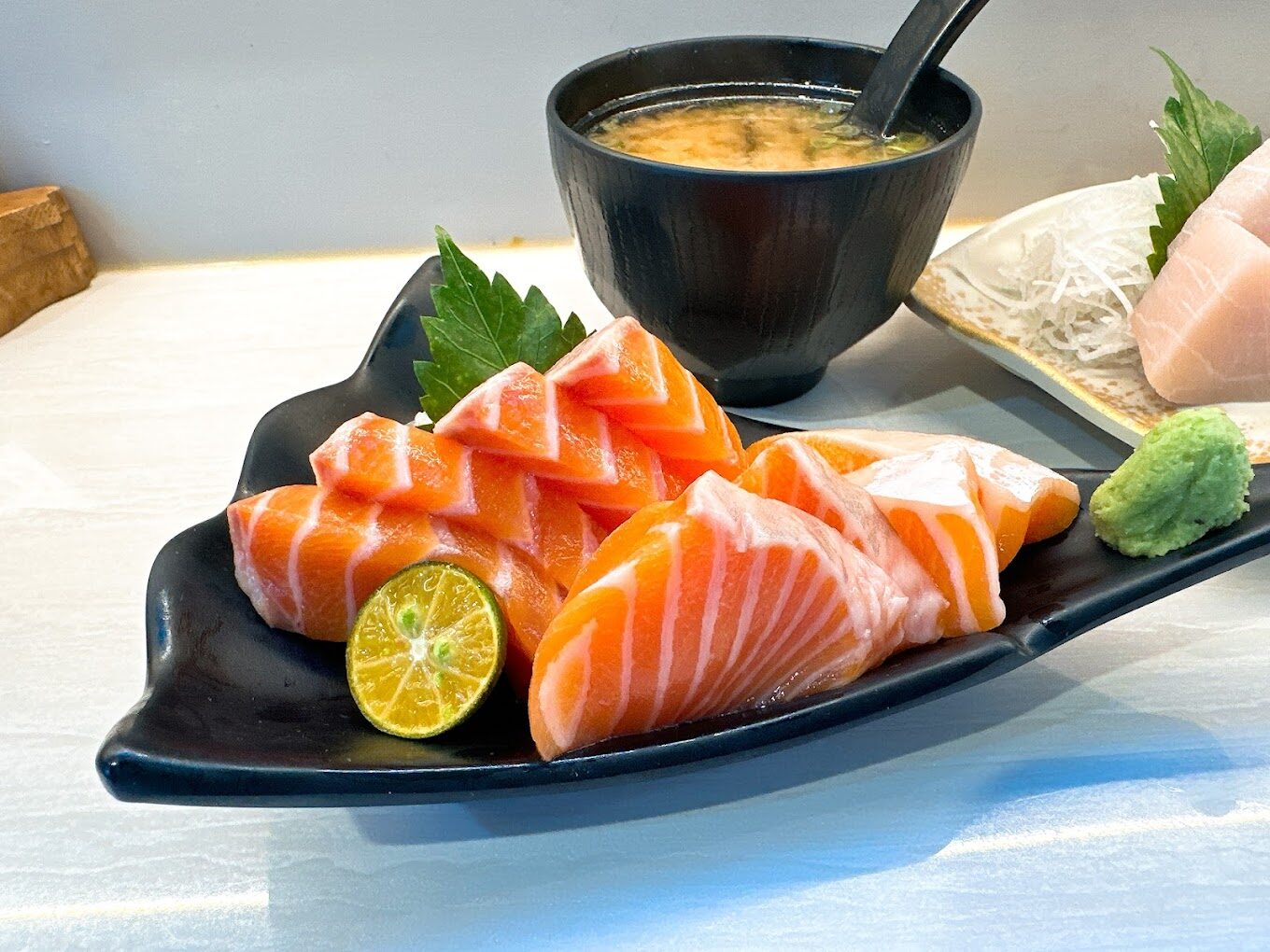 屏東美食探索:必吃海鮮料理,現撈生魚片與人氣熱炒店推薦