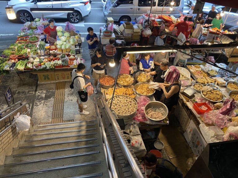 探索仁愛市場的歷史：從起源到現代