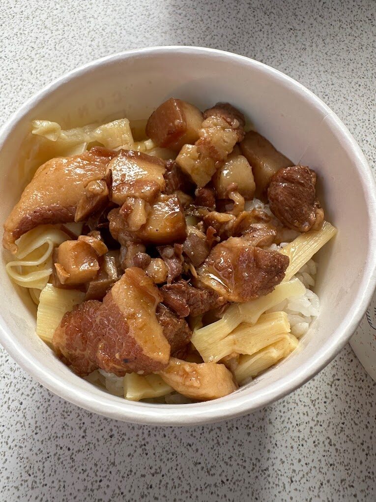 阿滿姊滷肉飯人氣盛況