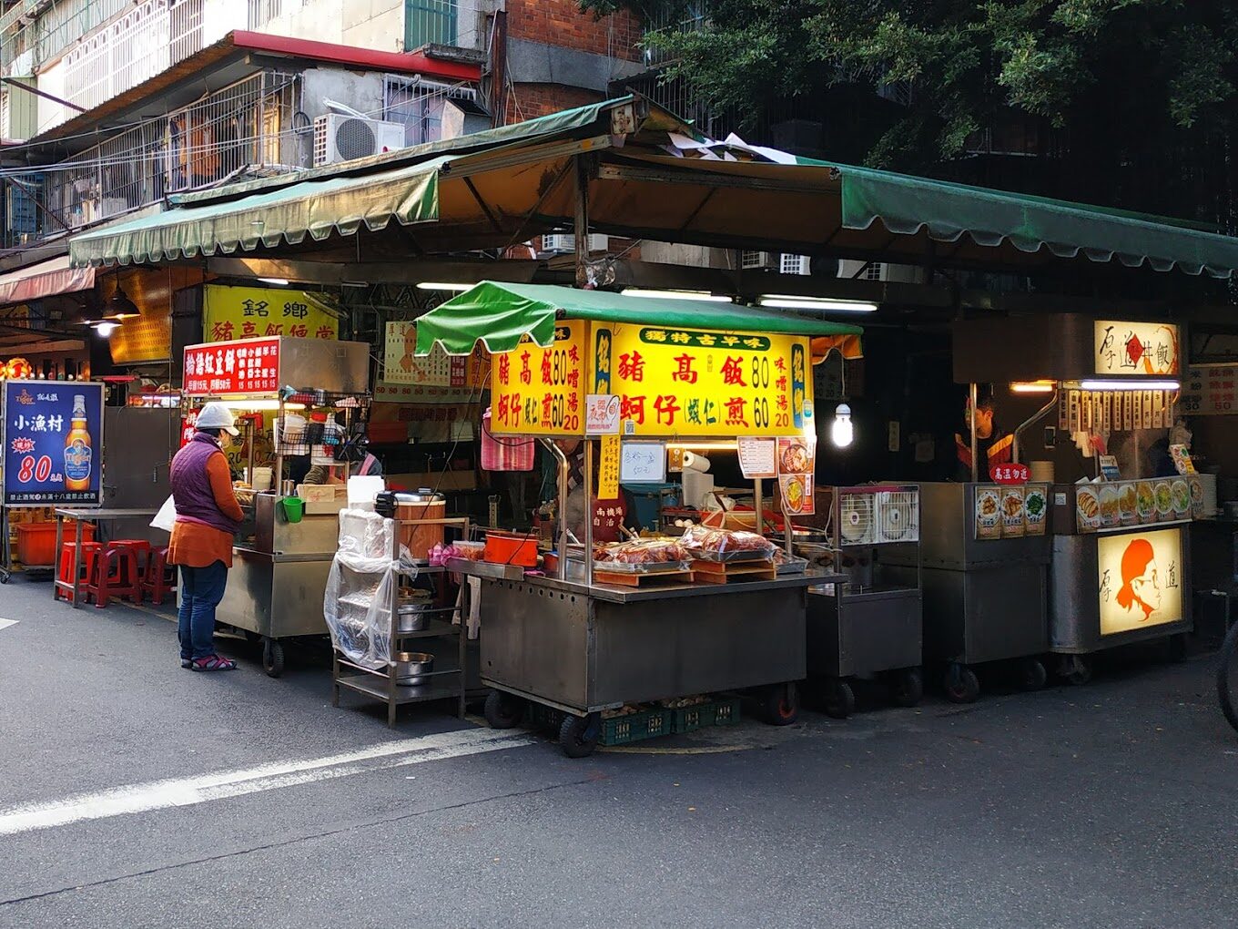 南機場夜市必吃小吃推薦：地道美食指南