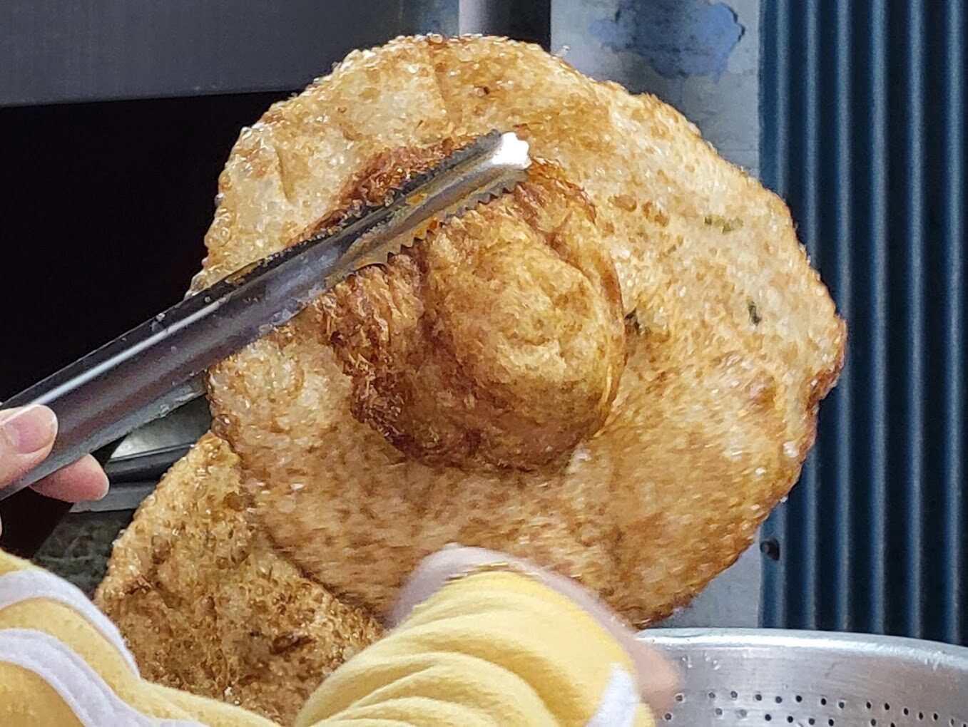 花蓮好吃必吃炸蛋蔥油餅：油酥口感大揭秘