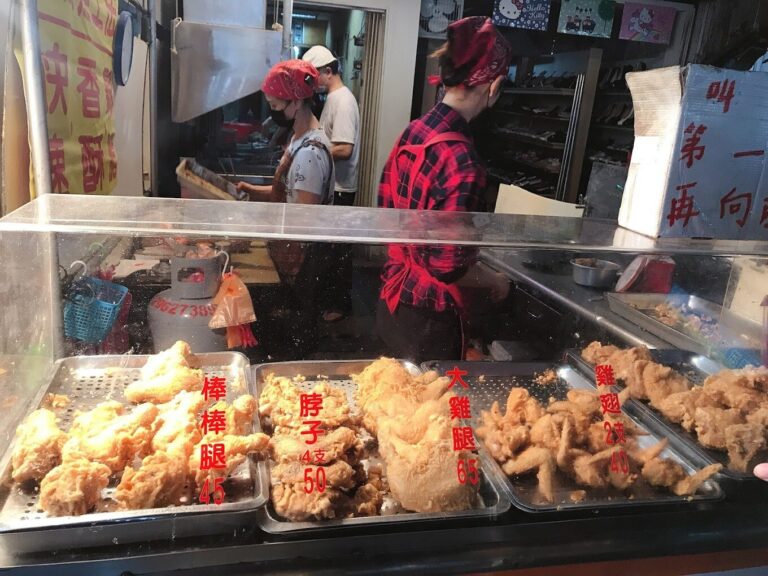 樂華夜市必吃炸雞排：酥脆美味的推薦指南