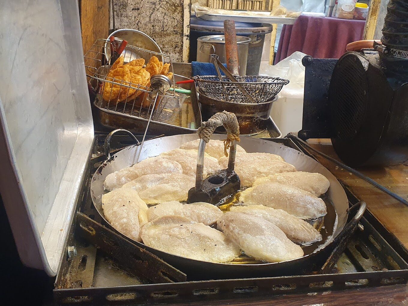 探索台灣最具人氣的露天市集:從士林夜市到花園夜市