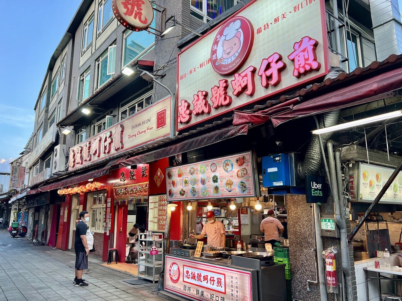 探索台灣最具人氣的露天市集:從士林夜市到花園夜市
