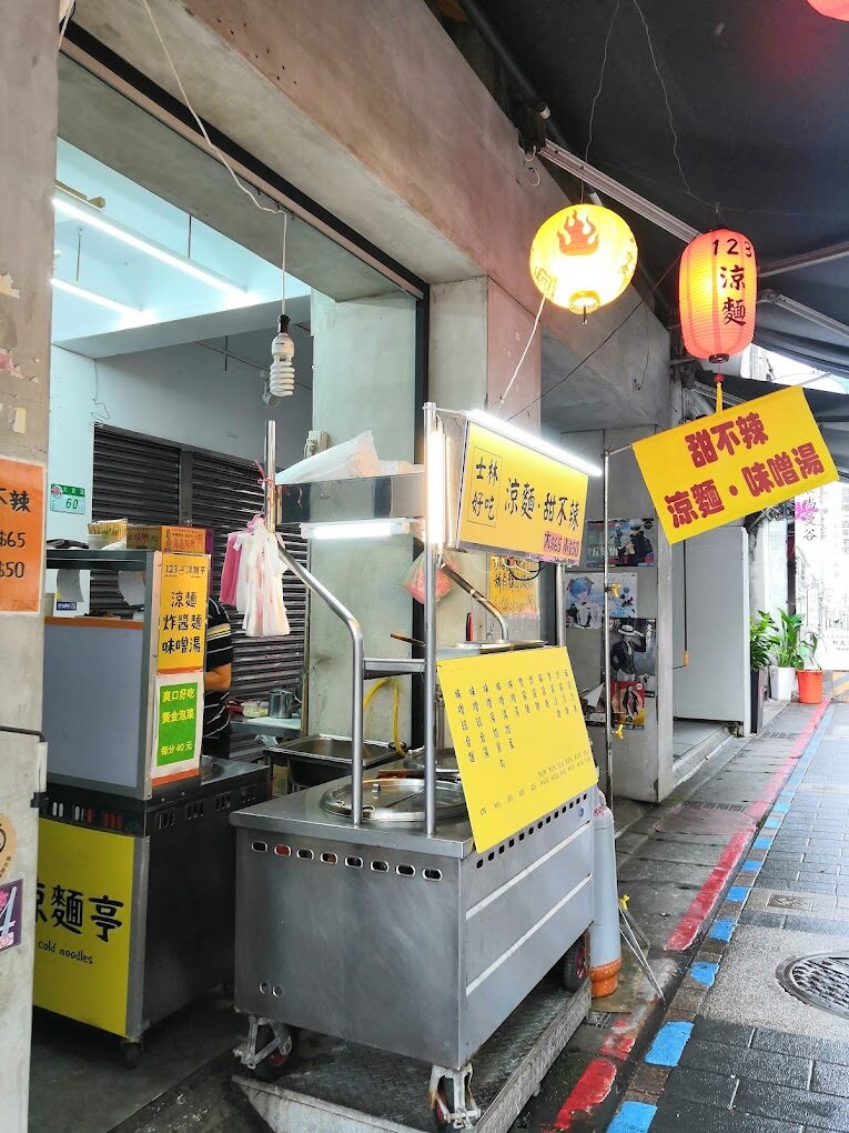 探索台灣最具人氣的露天市集:從士林夜市到花園夜市