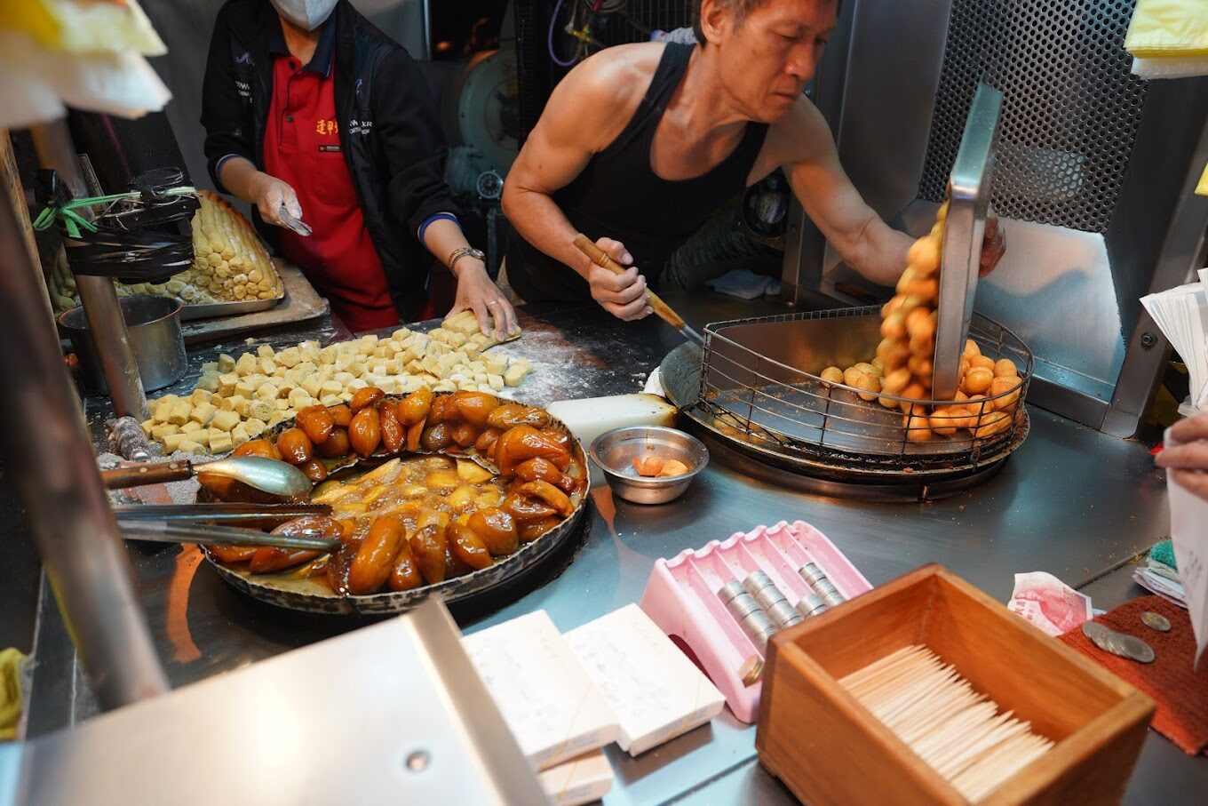 探索台灣最具人氣的露天市集:從士林夜市到花園夜市