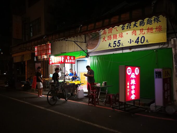 探索台灣最具人氣的露天市集:從士林夜市到花園夜市