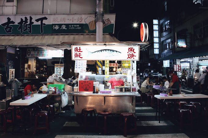 探索台灣最具人氣的露天市集:從士林夜市到花園夜市
