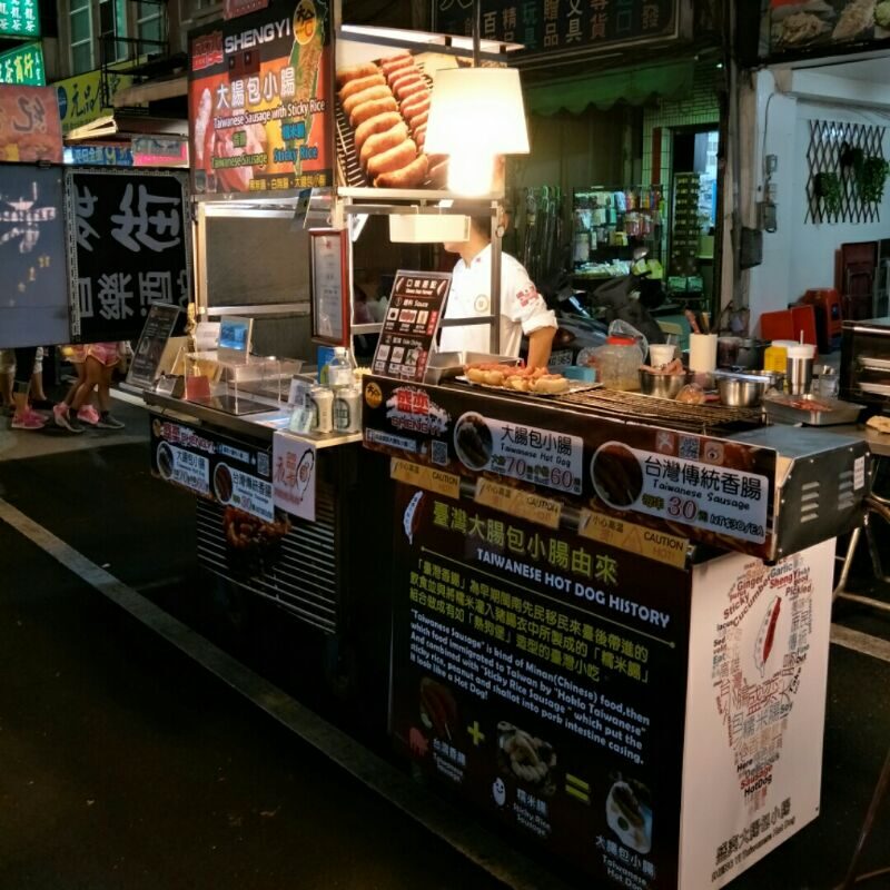 探索台灣最具人氣的露天市集:從士林夜市到花園夜市