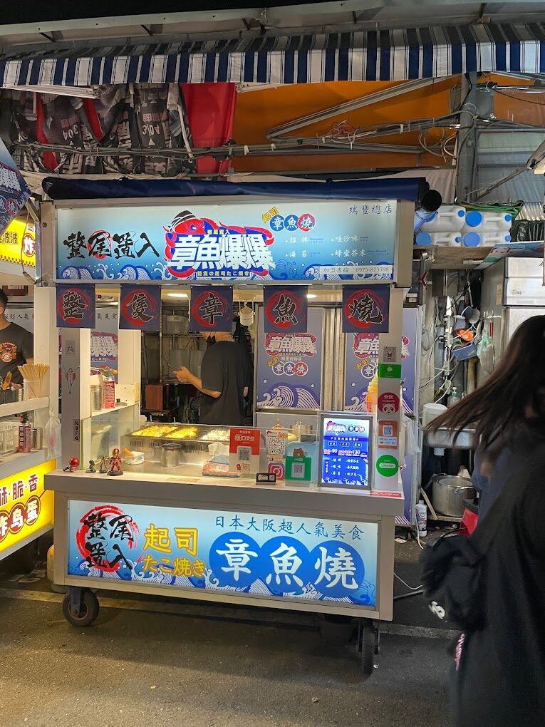探索台灣最具人氣的露天市集:從士林夜市到花園夜市