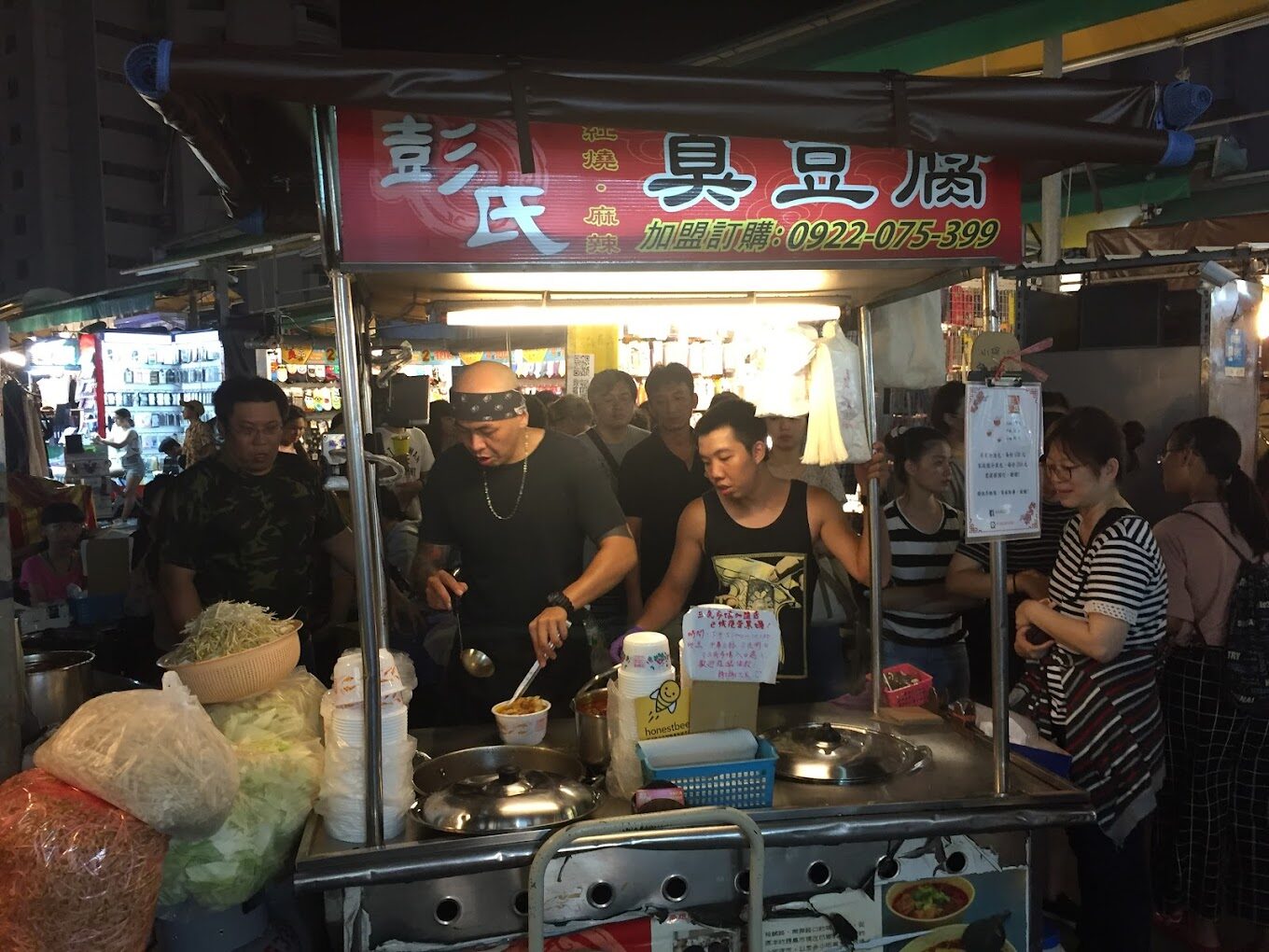 探索台灣最具人氣的露天市集:從士林夜市到花園夜市