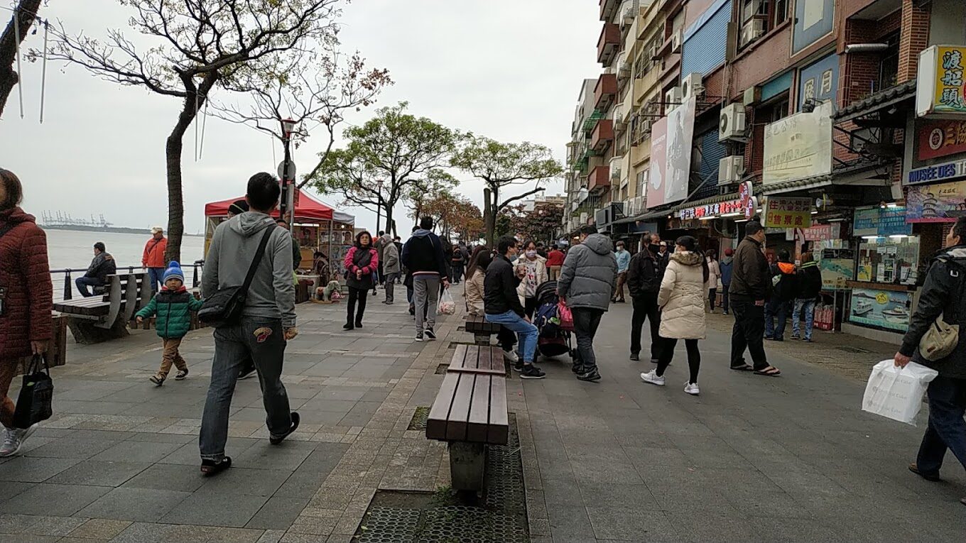 探索淡水老街的必嚐經典美食:從魚丸湯到阿給 - 必遊淡水景點指南