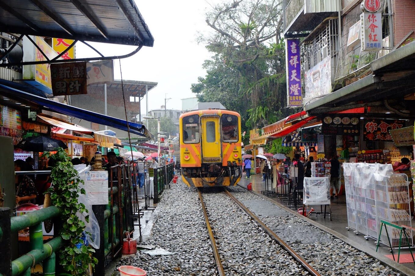 十分瀑布一日遊：你絕不能錯過的理由