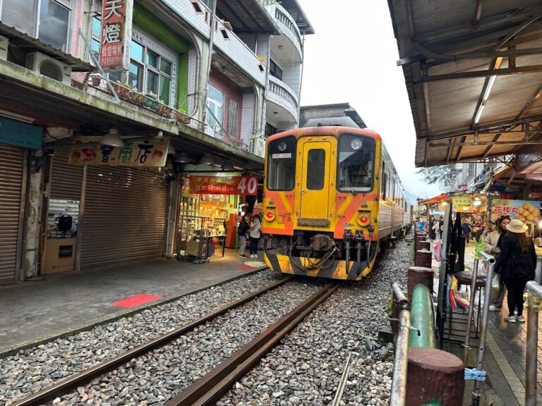 2025平溪老街旅遊指南｜避開人潮的平日秘境與必吃美食