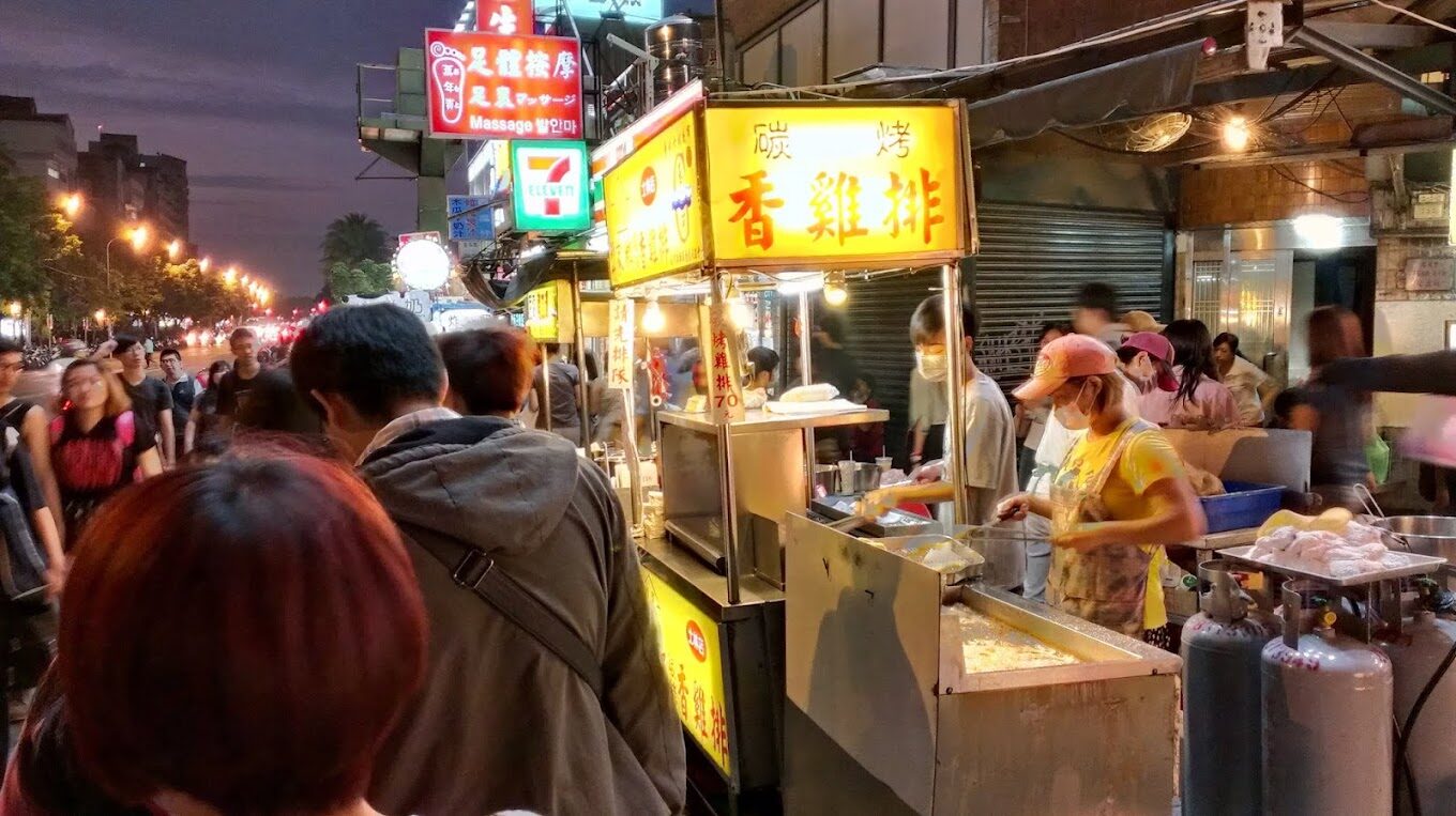 2025士林夜市美食攻略|避開地雷小吃的秘訣