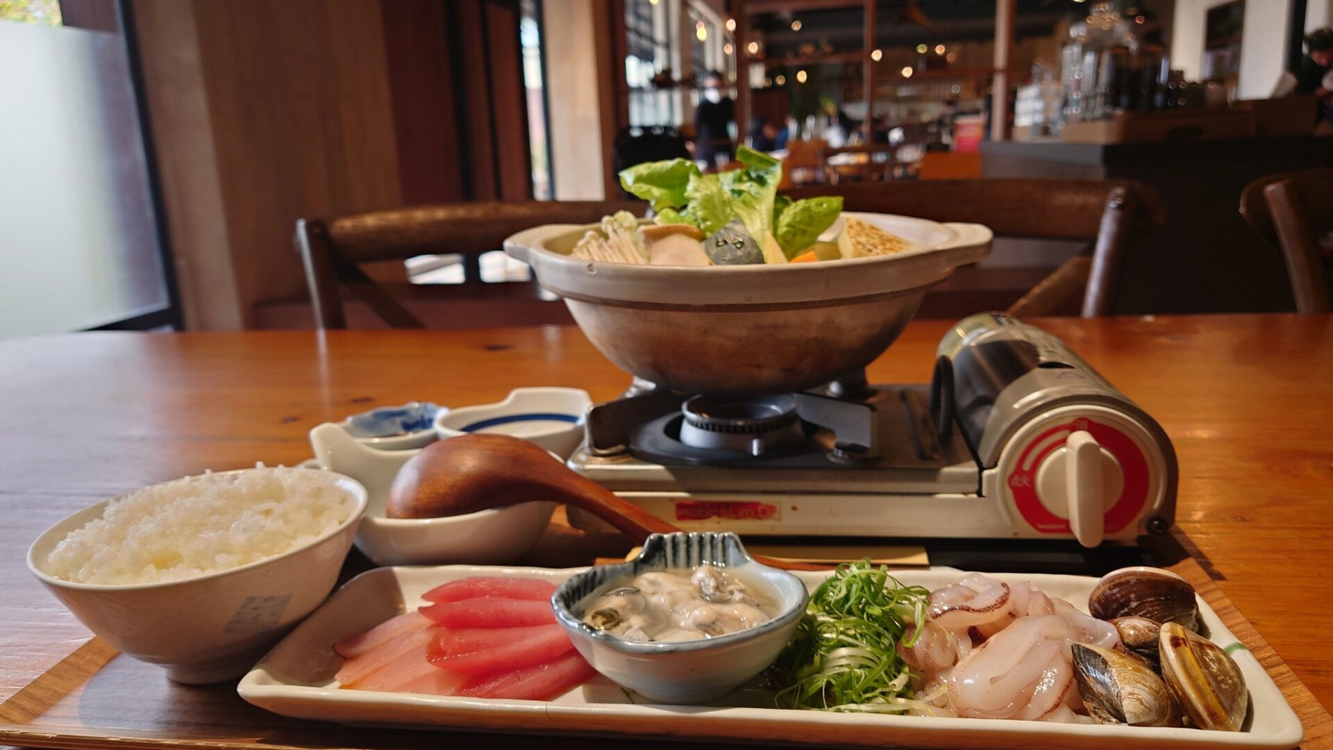 里海咖啡｜日式定食與現流海鮮，文青聚餐新選擇