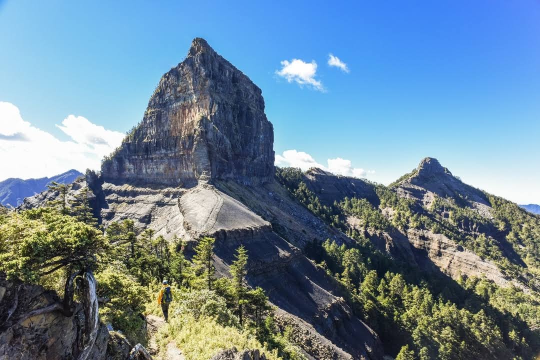雄偉的大霸尖山巨石景觀
