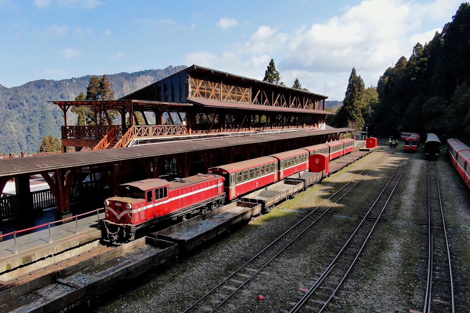 2025阿里山旅遊指南：必訪景點與未來潛力