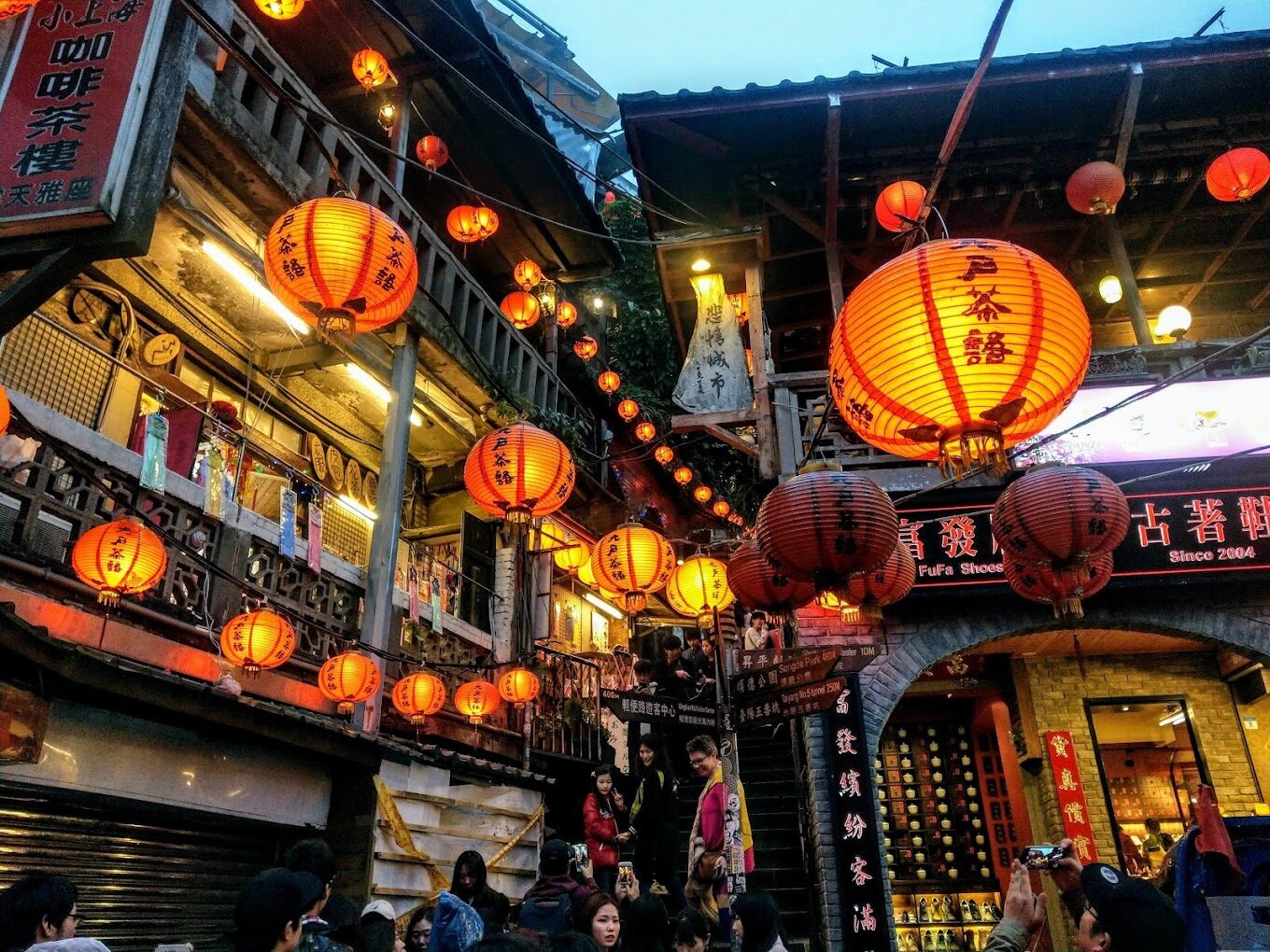 探索九份老街:必訪的景點與美食攻略