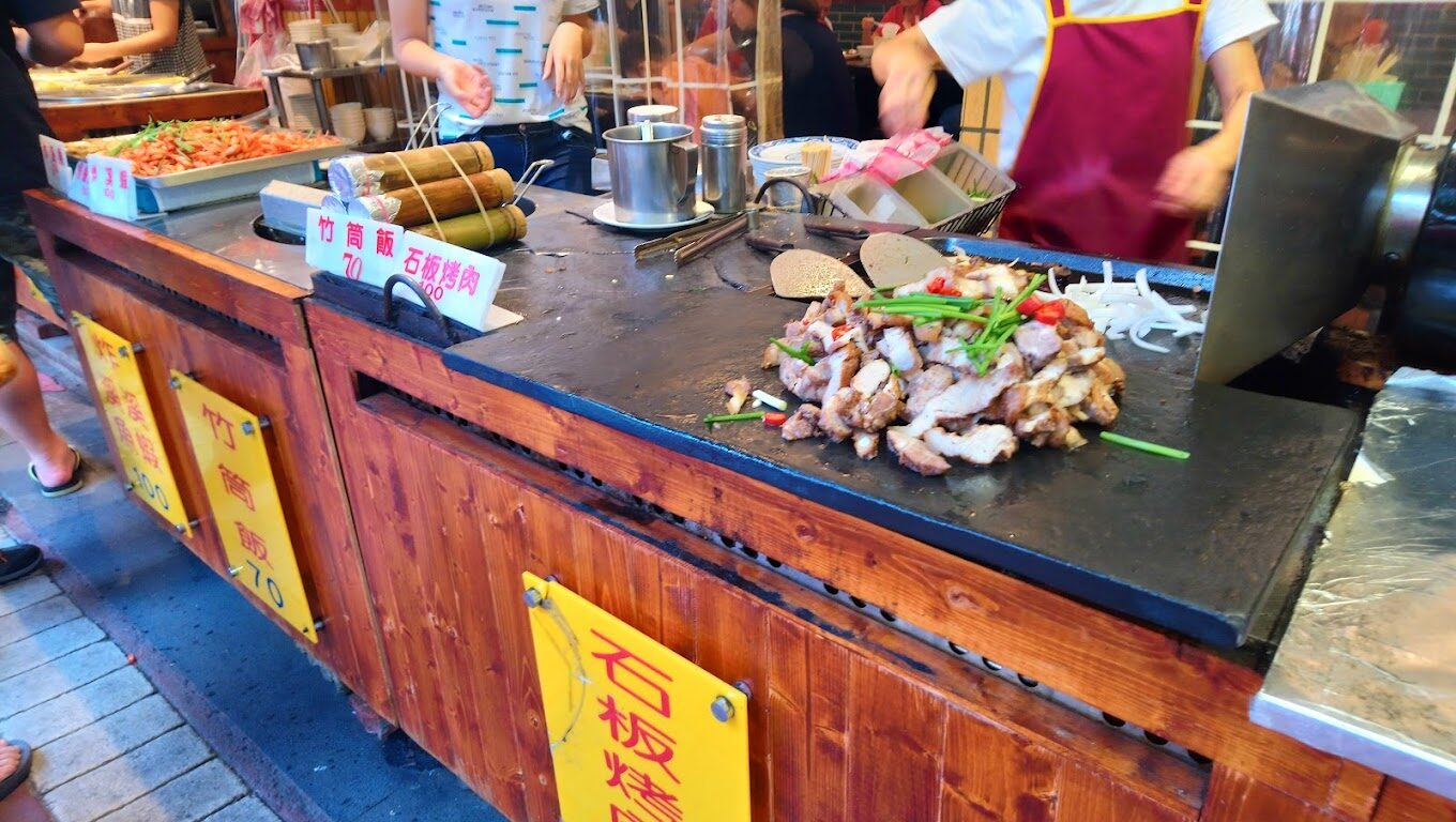 【2025】烏來老街必訪景點：避免錯過的當地美食