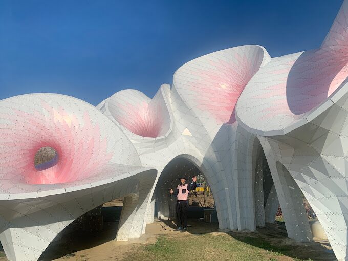 公園內裝置藝術飛躍AI-I