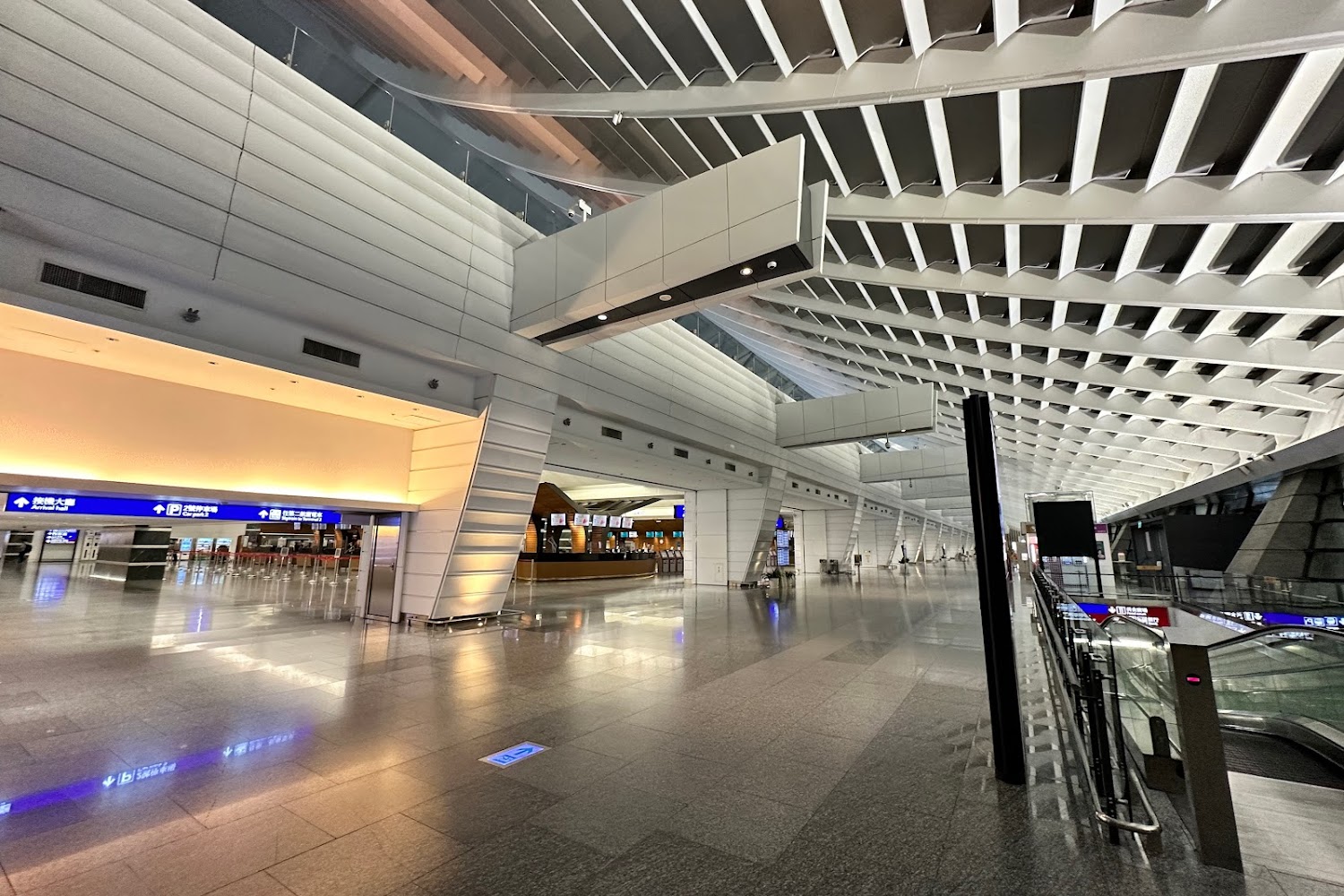 桃園國際機場航廈內部藝術裝置