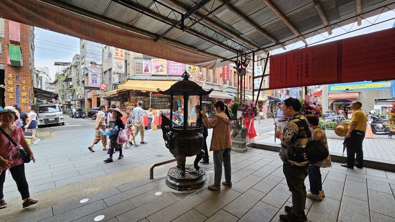 探索台北霞海城隍廟：祈願與文化的結合之地