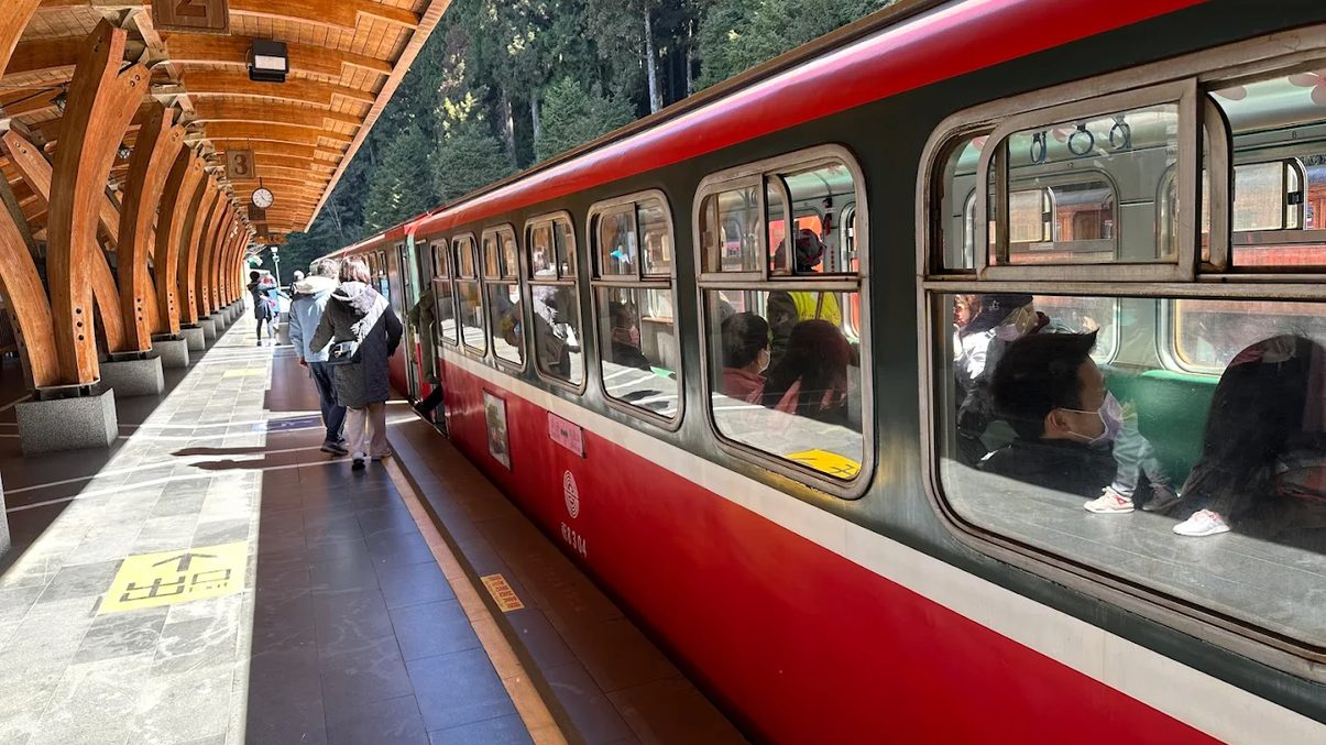 探索阿里山小火車的魅力與旅遊熱點