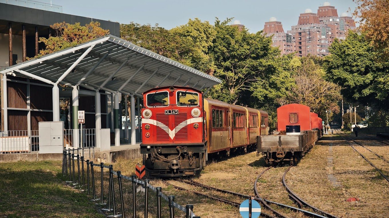體驗阿里山小火車：探索台灣美麗的自然風光與文化魅力