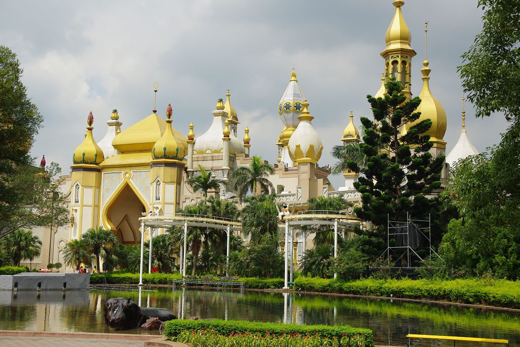 六福村主題遊樂園｜2025完整攻略！票價、設施、動物表演、餐廳推薦與交通懶人包