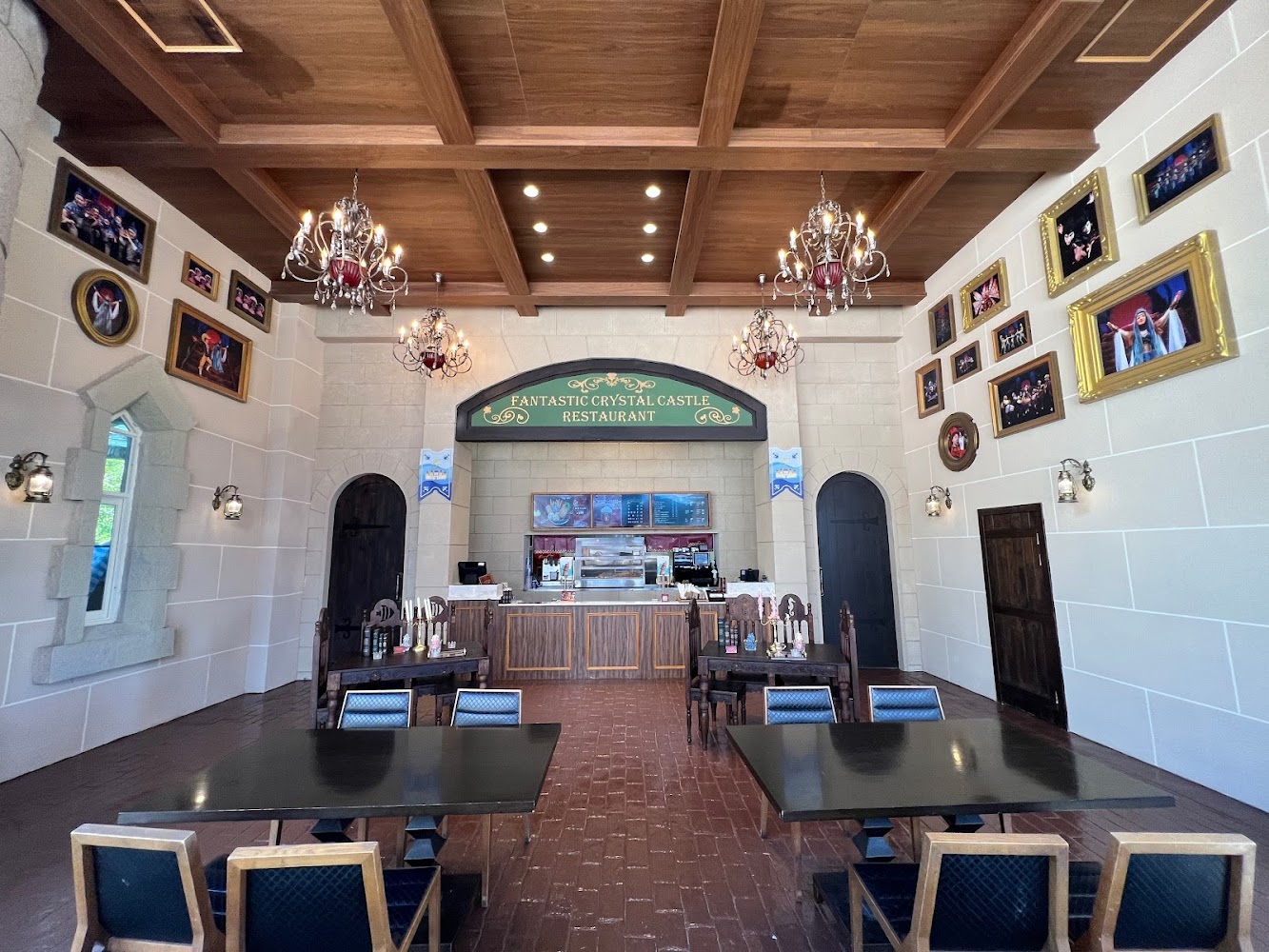 城堡餐酒館，為遊客提供美味的食物。｜遠雄海洋公園：家庭親子旅遊最理想的樂園